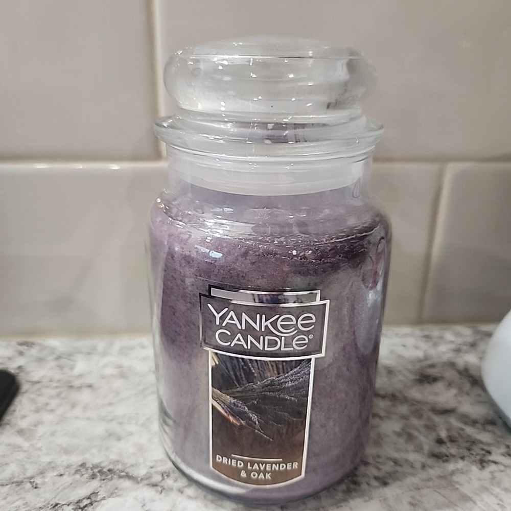 Yankee Candle DRIED LAVENDER & OAK Large Jar‎ 22 Oz Purple Keyhole Label New Wax